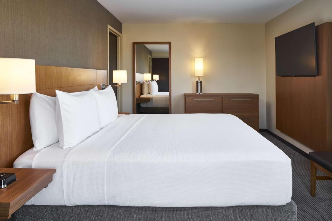 Hyatt Place Riverfront Hotel